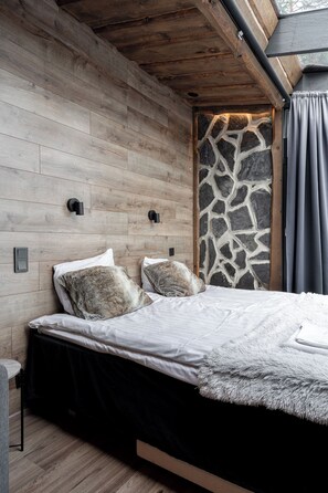 Superior Studio, Lake View | Premium bedding, laptop workspace, free WiFi, bed sheets