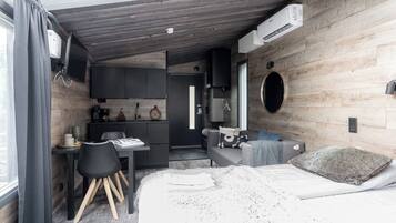 Premium bedding, laptop workspace, free WiFi, bed sheets