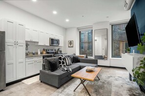 TV, offices - CozySuites Stunning 1BR in Downtown Pitts 43 (Pittsburgh)