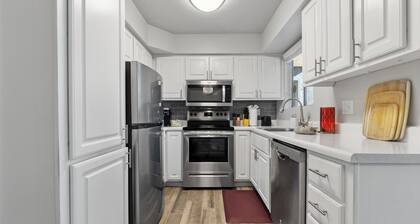 1BR - Gym - Pool - Great For Mid/Long Stays