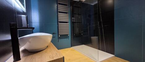 Superior Suite, 2 Bedrooms, Roll-in Shower, Microwave | Bathroom | Shower, hair dryer, bathrobes, towels