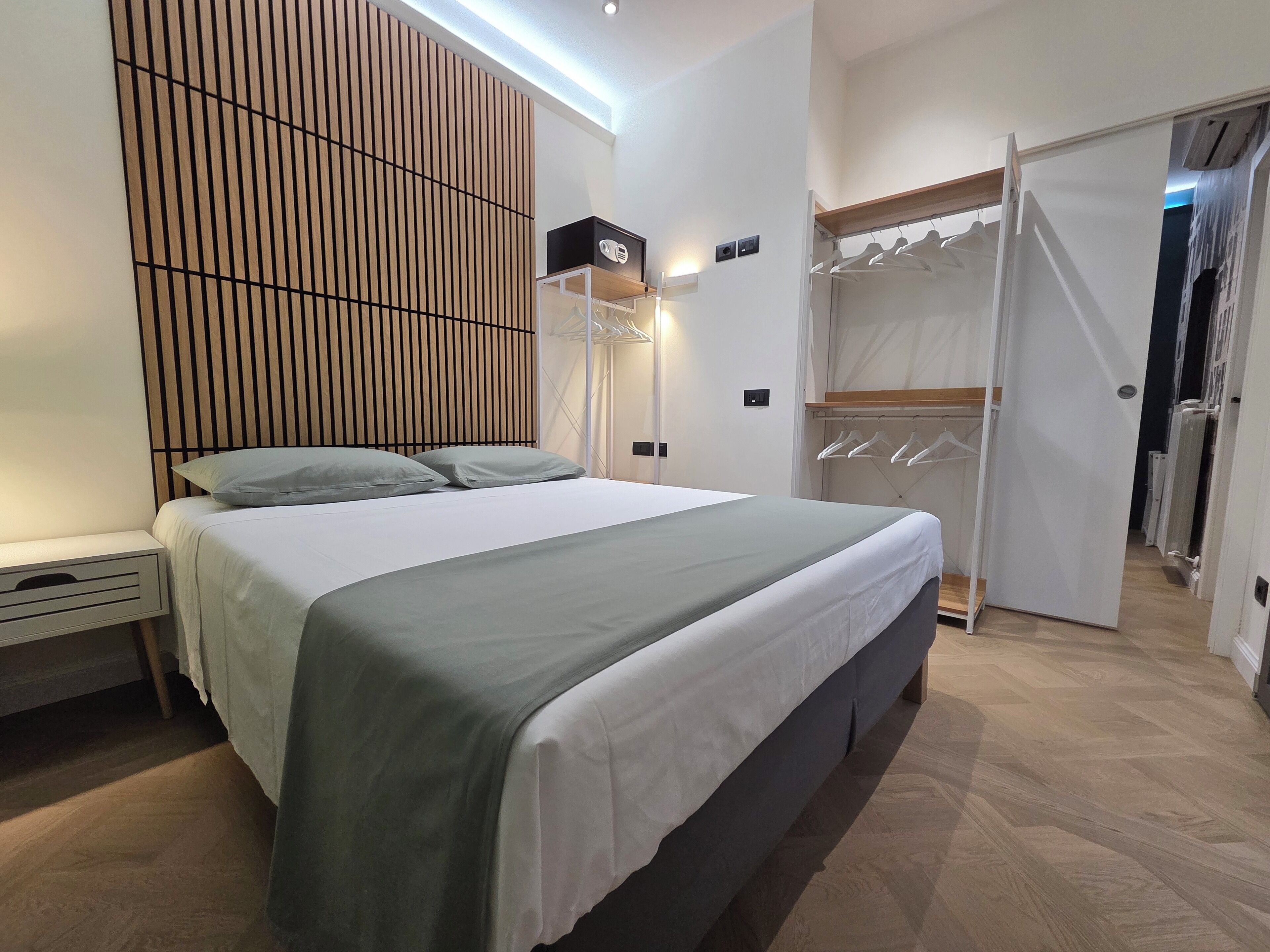 In-room safe, desk, laptop workspace, soundproofing