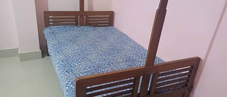1 bedroom, iron/ironing board, internet