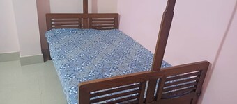 Budget stay by a serene lake,enjoy nature’s charm just steps away.All amenities.
