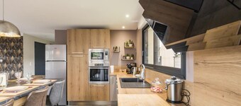 Spacieux Pavillon Indépendant à Granville, Animaux Bienvenus, Jardin Cloturé, Parking