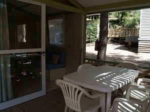 Outdoor dining - Cozy chalet with terrace in Sournia (Sournia)