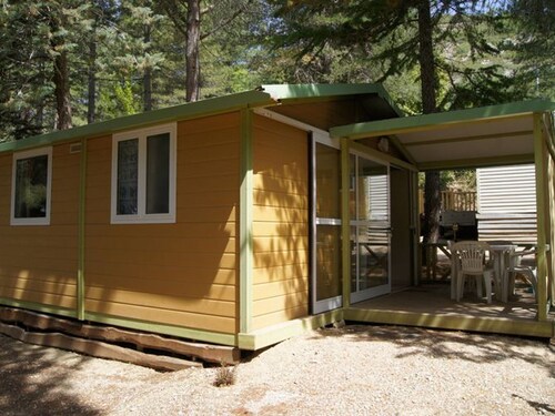 Chalet confortable avec terrasse à Sournia