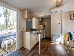 Fridge, microwave, coffee/tea maker