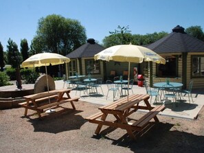 Outdoor dining - Mobile home 4 pers, terrace, equipped kitchen (Crissé)
