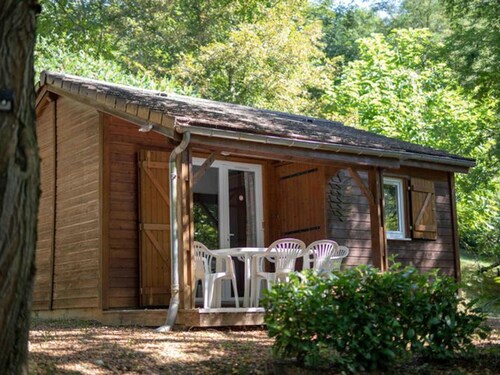 Chalet avec Terrasse à Sauveterre-de-Rouergue, 2 Chambres, Équipements Complets