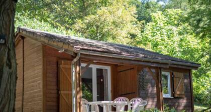 Chalet avec Terrasse à Sauveterre-de-Rouergue, 2 Chambres, Équipements Complets