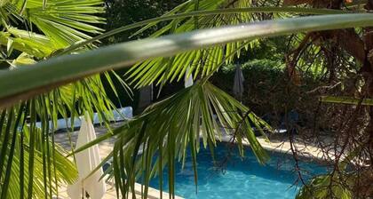 Chalet avec Terrasse Ă Sauveterre-de-Rouergue, 2 Chambres, Ăquipements Complets