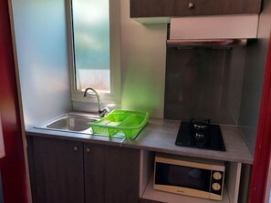 冰箱、微波炉、茶具/咖啡用具、烤面包机