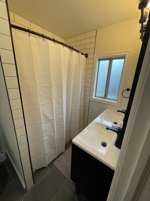 タオル、石鹸、トイレットペーパー