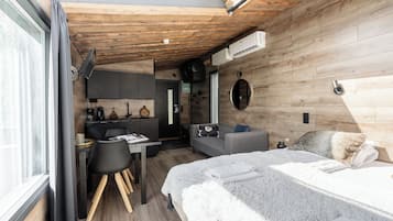 Laptop workspace, free WiFi