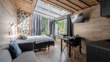 Studio Superior, quang cảnh hồ | Khu vực làm việc phù hợp cho laptop