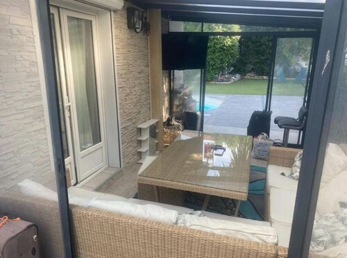 Relaxing Ground- Villa Retreat with Private Pool and Lush Garden