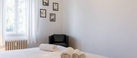 2 عدّة غرف نوم ومكواة/لوح كي وواي فاي مجانًا وملاءات أسرّة