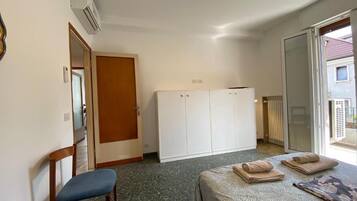 2 Schlafzimmer, BĂŒgeleisen/BĂŒgelbrett, kostenloses WLAN, BettwĂ€sche