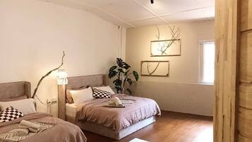 4 bedrooms, iron/ironing board, WiFi, bed sheets