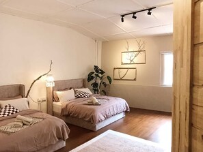 4 bedrooms, iron/ironing board, WiFi, bed sheets - Spacious 4-bedroom prewar house in beautiful George Town with AC (George Town)