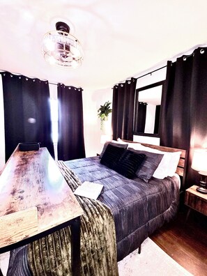 3 bedrooms, iron/ironing board, free WiFi, bed sheets - Stylish 3-Bedroom Getaway. Hot Tub, Massage Chair & 5 Mins to Downtown, Beach (Cape Coral)