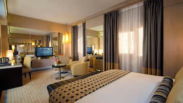 Executive Suite | Caja de seguridad en la habitación y tabla de planchar con plancha