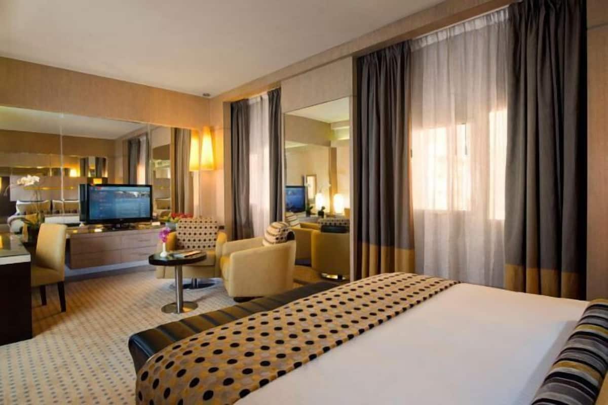 In-room safe, iron/ironing board, free WiFi