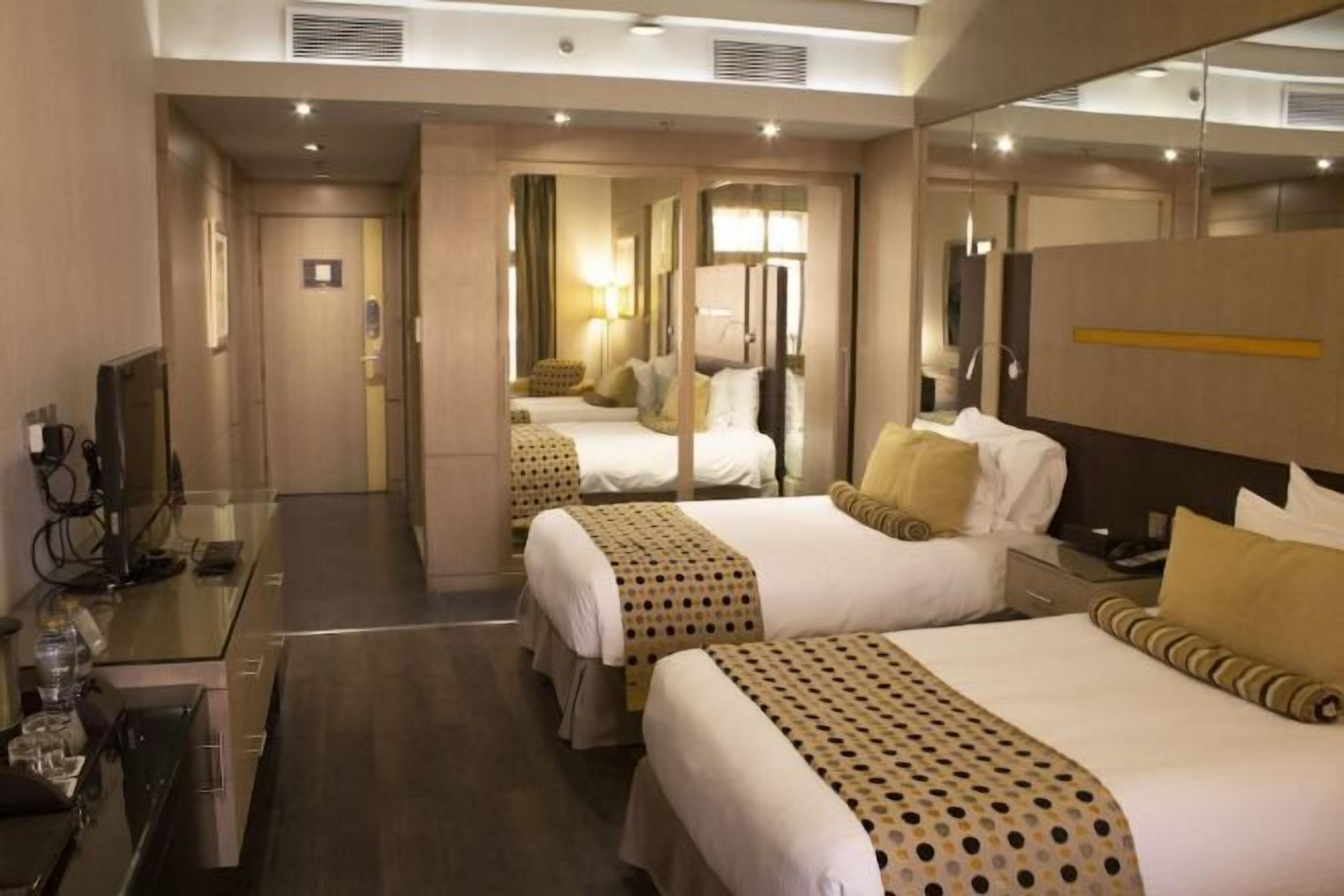 In-room safe, iron/ironing board, free WiFi