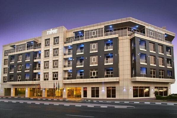 Front of property - Time Grand Plaza (Dubai)