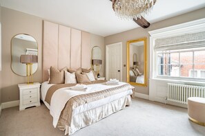 4 bedrooms, iron/ironing board, internet