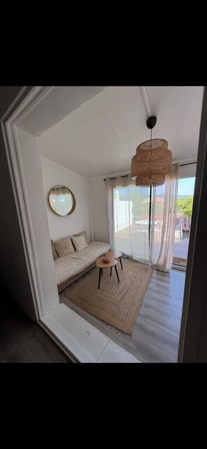 Smart TV - Mazet with large open-air terrace in residence with swimming pools and tennis court (Gassin)