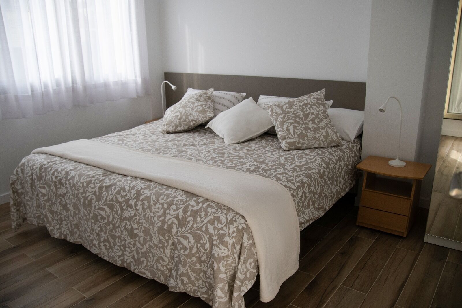 3 slaapkamers, een strijkplank/strijkijzer, gratis wifi, beddengoed