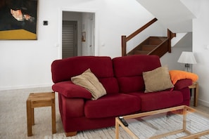 Smart TV, fireplace, stereo
