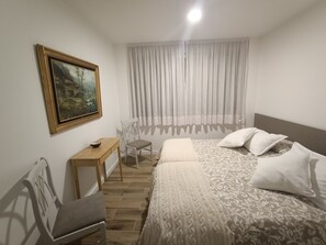 3 bedrooms, iron/ironing board, travel cot, free WiFi