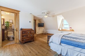 4 habitaciones, tabla de planchar con plancha y cuna de viaje