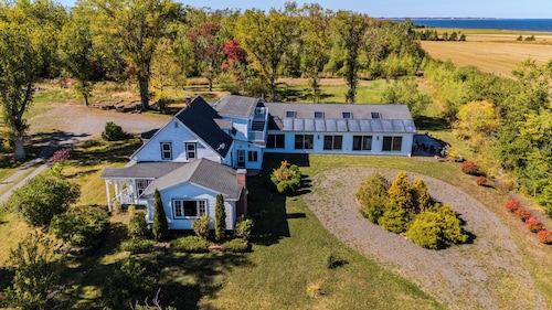 Family sized farmhouse with ocean views and indoor pool near Tatamagouche.