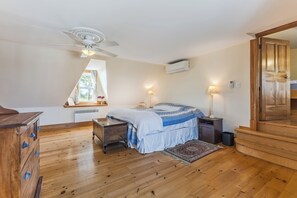 4 bedrooms, iron/ironing board, travel cot, free WiFi