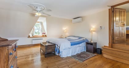 Family sized farmhouse with ocean views and indoor pool near Tatamagouche.