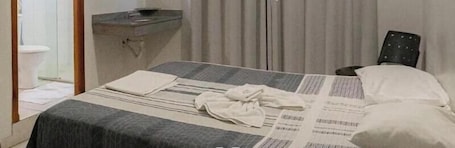 经典双人房 | 免费 WiFi、床单