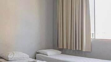 Quarto conforto, ar-condicionado | Wi-Fi de cortesia, roupa de cama