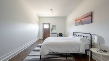 4 bedrooms, iron/ironing board, free WiFi, bed sheets