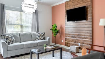 Una Smart TV, una oficina