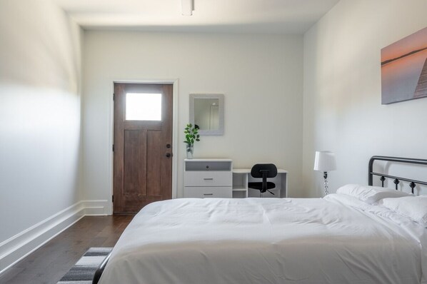 Iron/ironing board, free WiFi, bed sheets