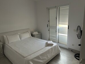 4 bedrooms, desk, iron/ironing board, free WiFi