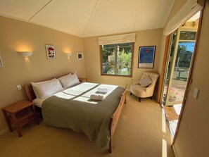 5 Schlafzimmer, Schreibtisch, WLAN, Bettwäsche