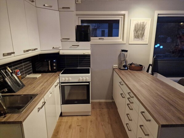 Apartment, 1 Bedroom, Balcony | Interior