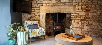 Angels' Folly - Bourton on the Hill