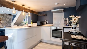 Refrigerador, microondas, horno, placa de cocina
