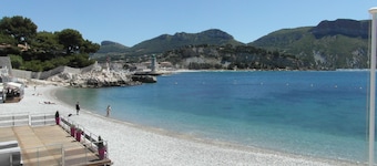 Apartment for 4 people in sea-view villa with pool and spa.